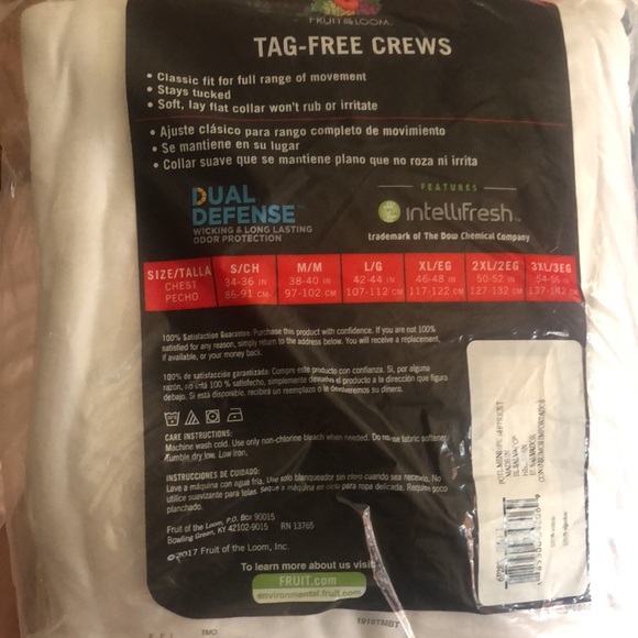 6 Fruit of the Loom White Men's Tag-Free crew shirts - Picture 2 of 2